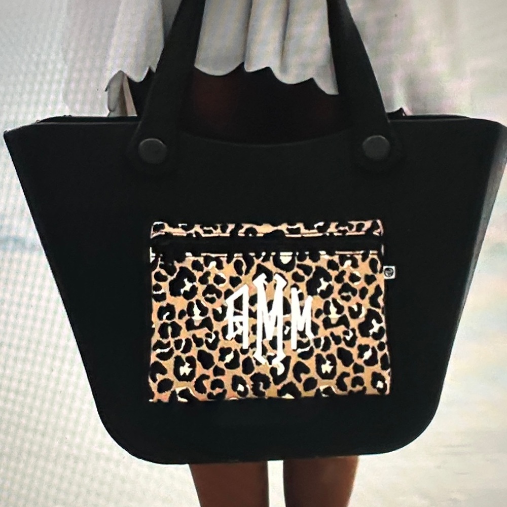 ❣️5|$25❣️last 1 Cheetah print extra pouch for waterproof beach bags. 🆕